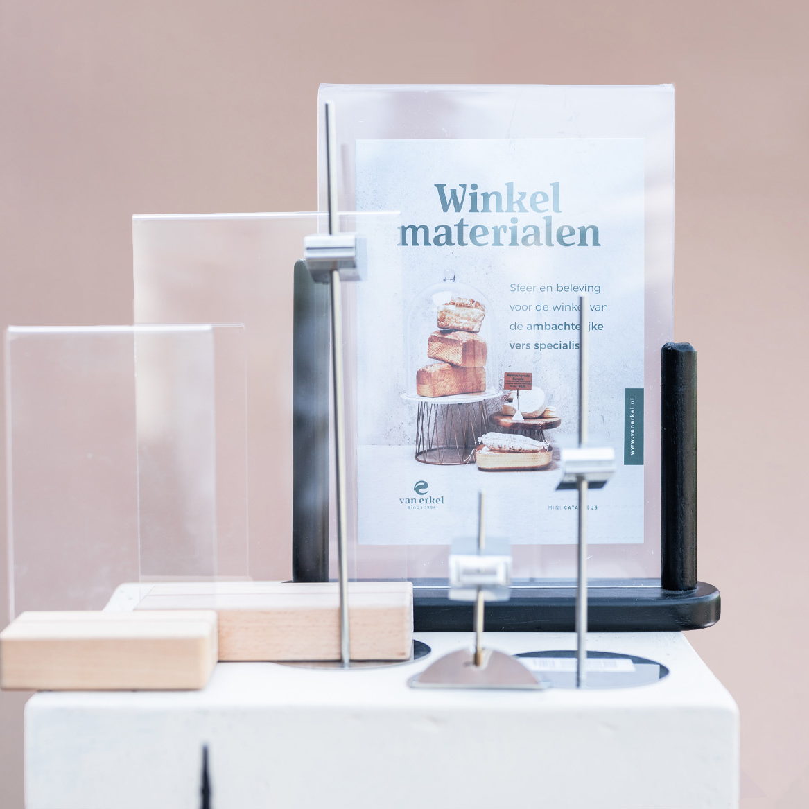 Prijskaart- & Folderhouders - Van Erkel Winkelmaterialen