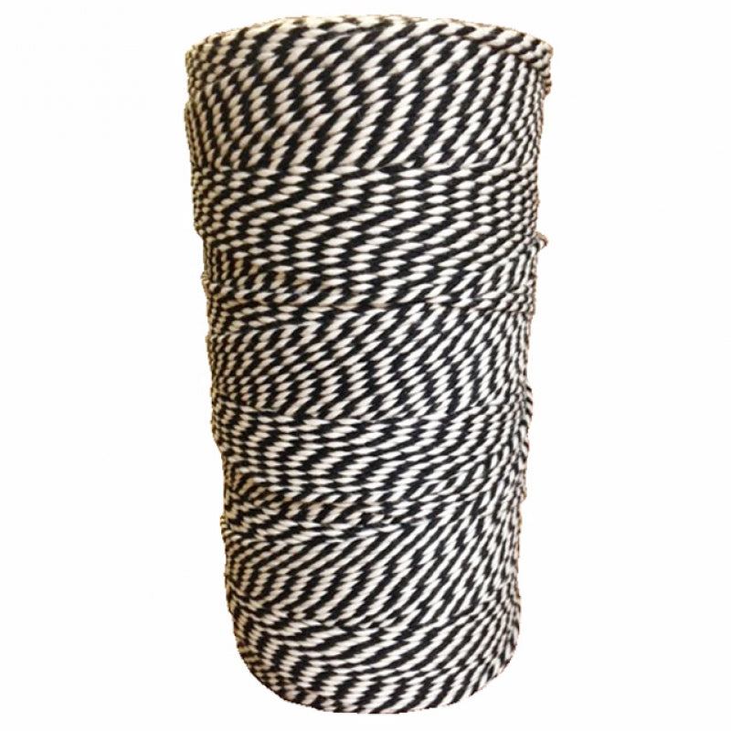 Katoenen (rollade) draad, zwart/wit, bestaat uit 32 draden, dikte ca. 2.4mmm circa 500m lang