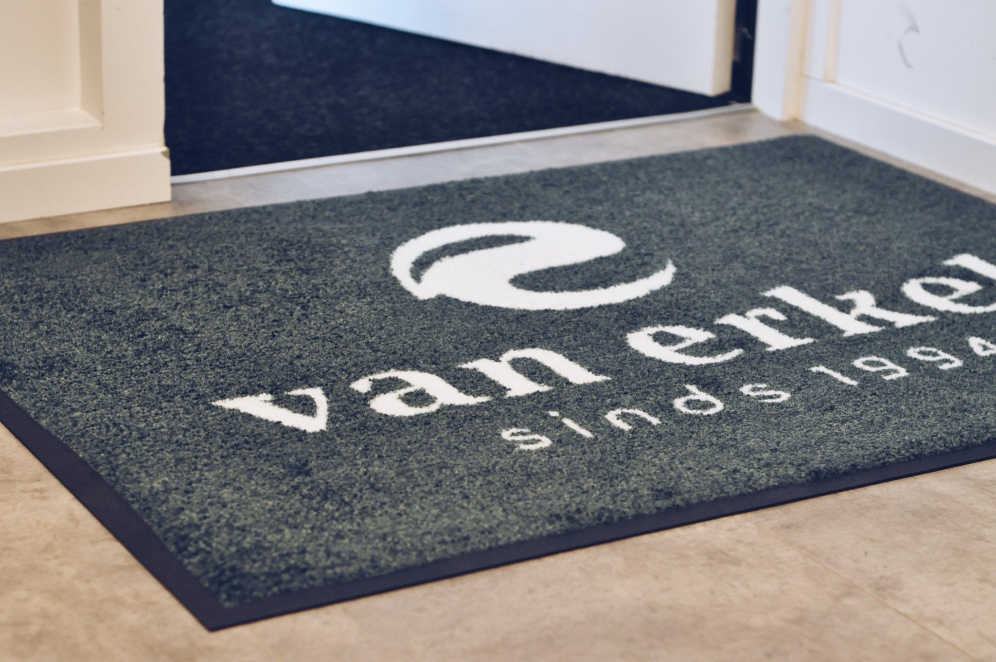 Logomat wasbaar - 400x600mm - Eigen logo/naam - Van Erkel Winkelmaterialen
