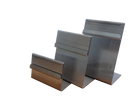 RVS L-standaard van 1mm dik, met een smalle vouw, o.a. geschikt voor de kunststof kaartmaat 85x54mm.